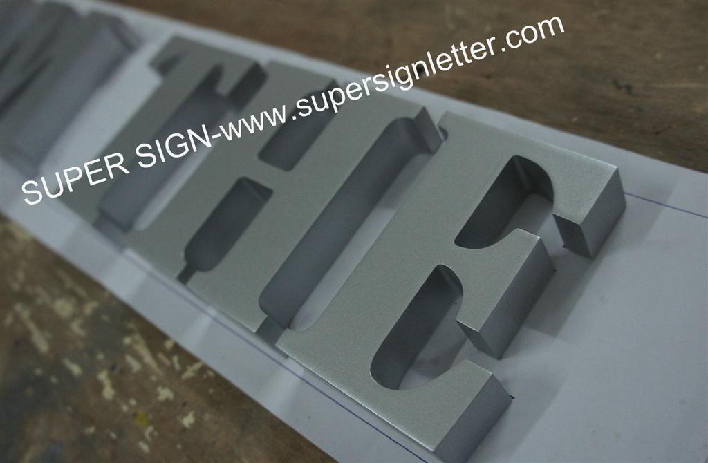 painting acrylic sign letters 04